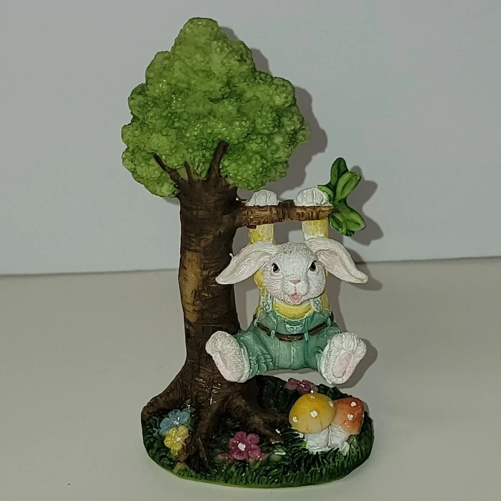 Bunny Gardens Backyard Bunnies‎ Collection Easter Bunny Resin Figurine